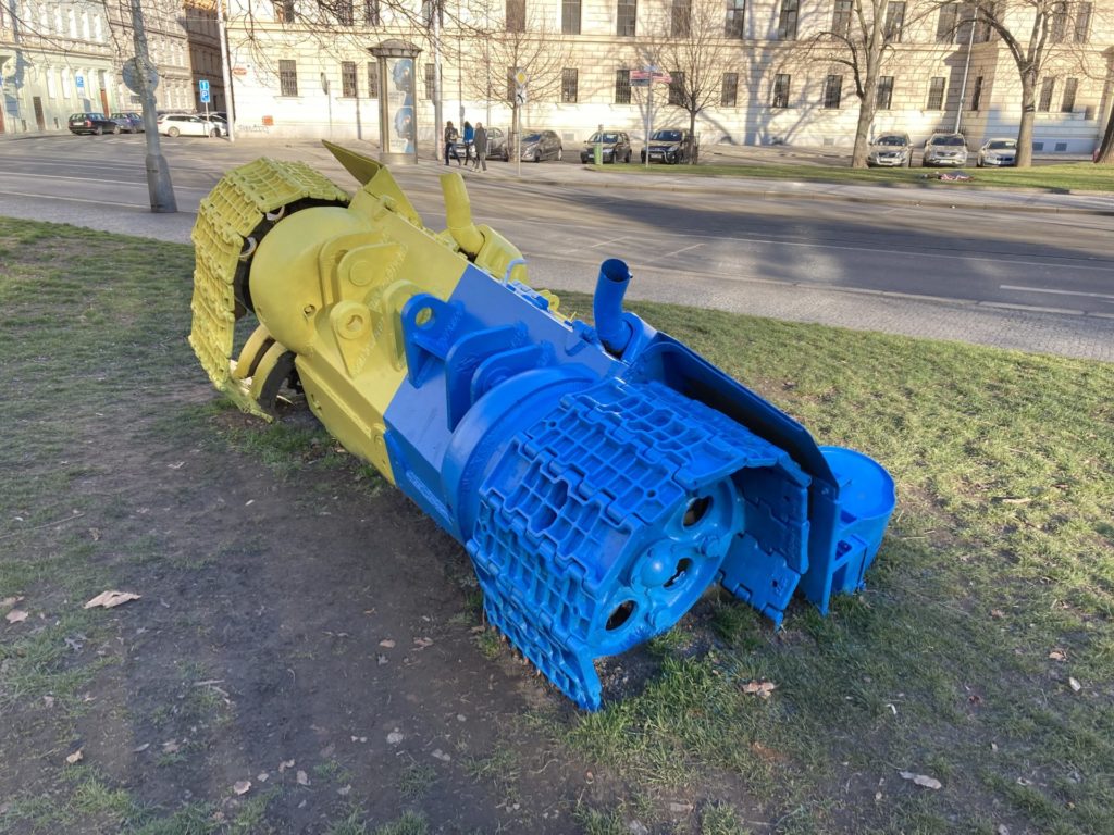 The Pink Tank (David Černý) — Our Beautiful Prague